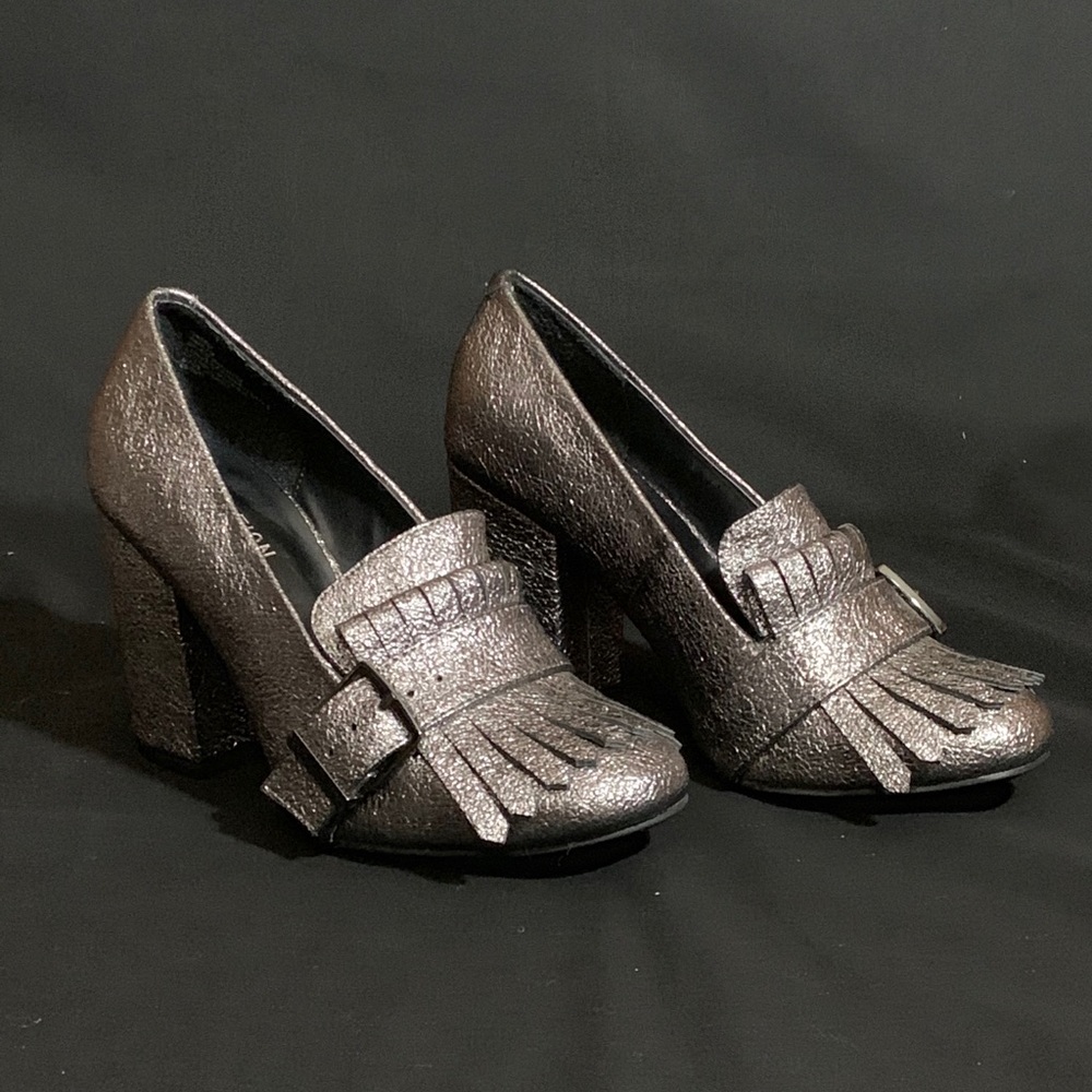 Silver heeled loafer with fringe & buckle detail